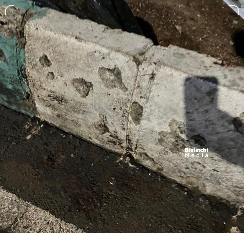 تصاویر | نوع وحشتنا‌ک بمب‌های منفجر شده در کرمان | شدت برخورد ترکش‌ها به آسفالت و جدول‌های محل انفجار را ببینید