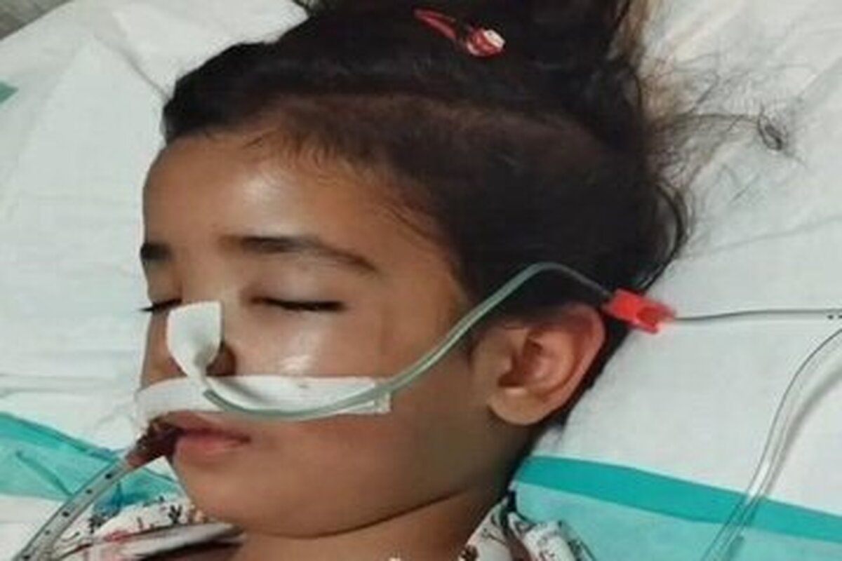 تصاویر دردناک خاکسپاری غریبانه آوا قهرمانی ؛ دختر ۴ ساله ارومیه‌ای که با شکنجه‌ نامادری از دنیا رفت