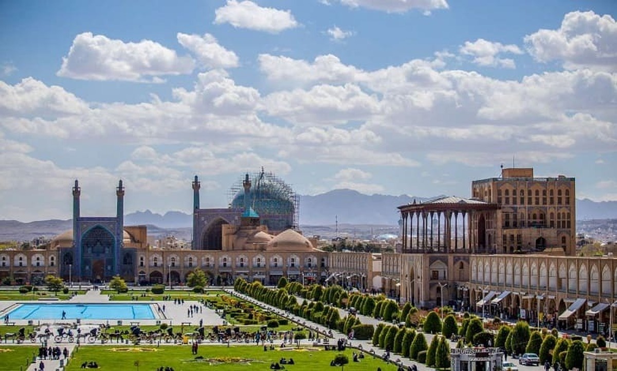 تصاویر کشف حیرت‌ انگیز گلوله شلیک شده در دوره مشروطه در اصفهان | تصویر گلوله و محل کشف آن در میدان نقش جهان را ببینید