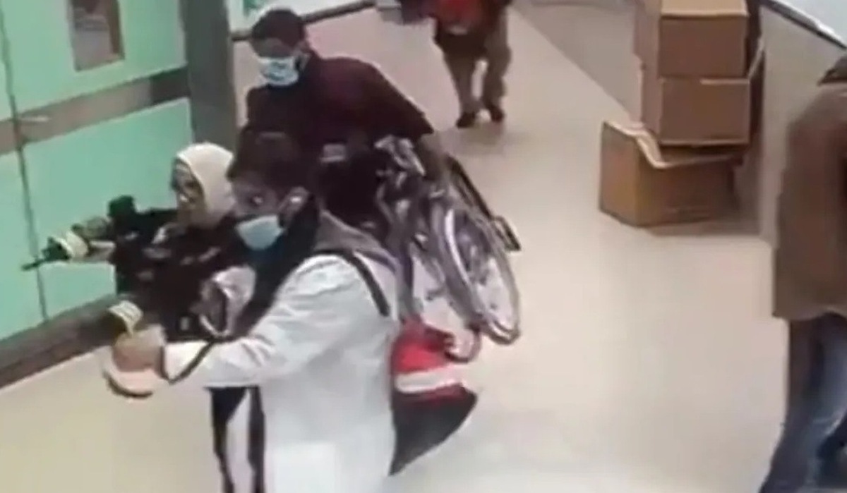 تصاویر لحظه حمله مسلحانه به بیمارستان در لباس پزشکان و بیماران | سه فلسطینی شهید شدند