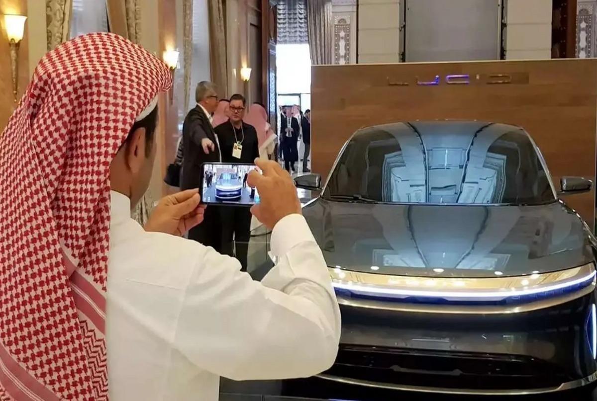 تصاویر خودروی جدید پلیس عربستان که مجهز به پهپاد است