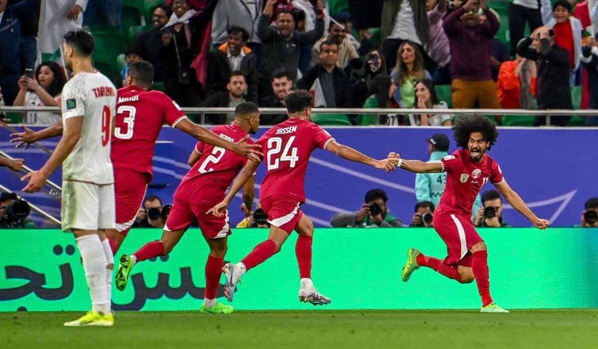 تصاویر لحظه گل اول قطر به ایران + ویدئو | گل اتفاقی قطر به تیم ملی ایران را ببینید