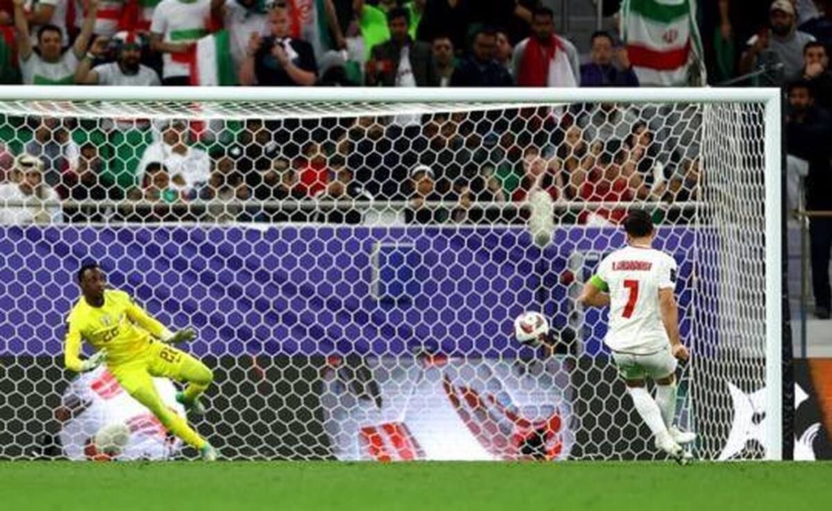 تصاویر لحظه گل دوم ایران از روی نقطه پنالتی توسط جهانبخش + ویدئو | وی ای آر این دفعه به سود ایران بود