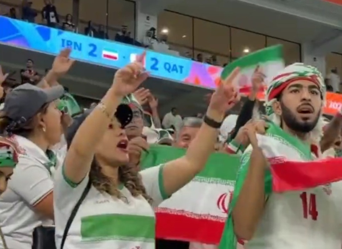 تصاویر هواداران بی‌حجاب و با حجاب تیم ملی در قطر که کنفدراسیون فوتبال آسیا منتشر کرد
