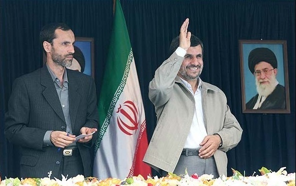 تصاویر پوشش چرمی و برق احمدی نژاد ؛ کاپشن ساده زیستی تبدیل به کاپشن لاکچری شد | کت چرمی مشکی براق احمدی نژاد را که دیروز پوشید ببینید