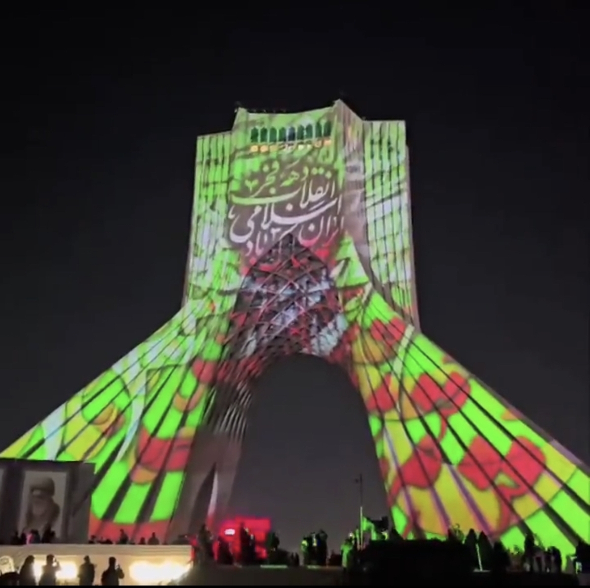 برج آزادی به رنگ پرچم ایران درآمد | این ویدیومپینگ زیبا را ببینید