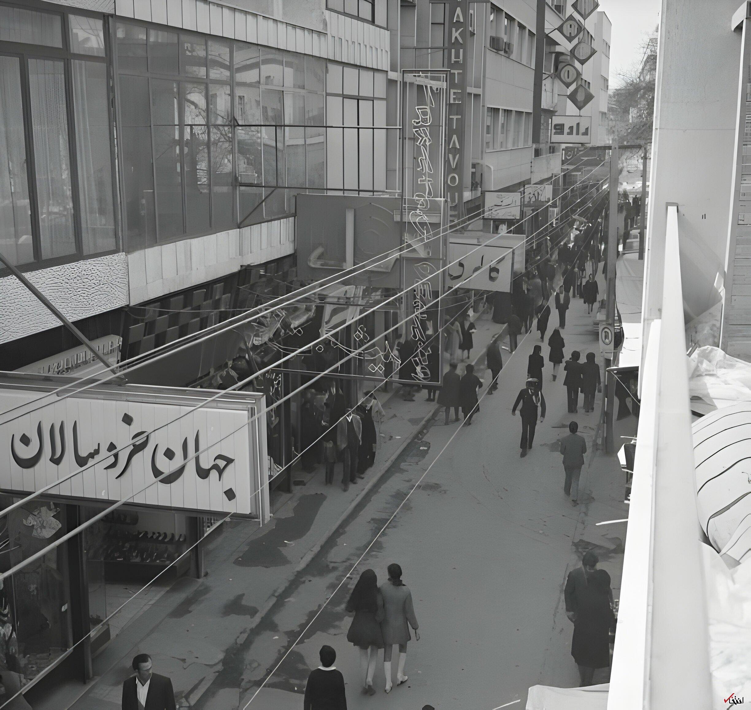 تصویر منشوری از حال و هوای کوچه برلن تهران در ۵۳ سال پیش | حجاب زنان تهرانی در آن دوره را ببینید