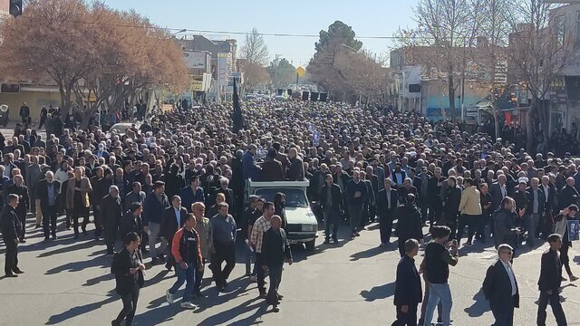 تصاویر معنادار انبوه جمعیت در تشییع جنازه محدرضا خباز | مردم کاشمر اینگونه کاندیدای ردصلاحیت شده را بدرقه کردند