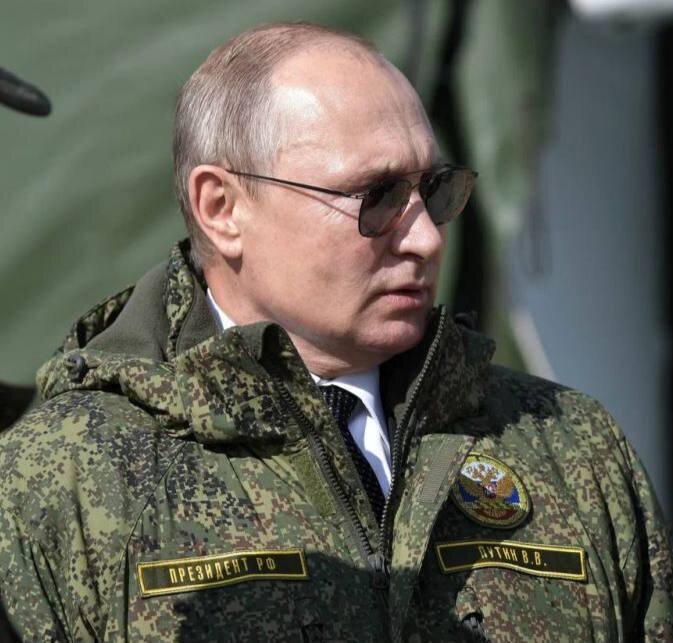 تیپ جدید پوتین با لباس نظامی و عینک آفتابی پس از موفقیت روسیه + عکس