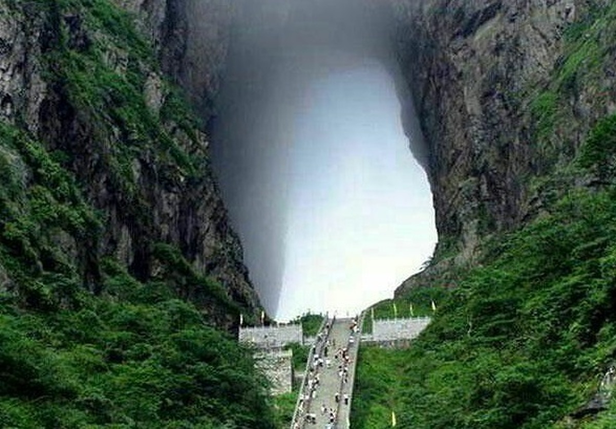تصاویر دروازه بهشت در چین ؛ کوهی که ۹۹۹ پله دارد + ویدئو