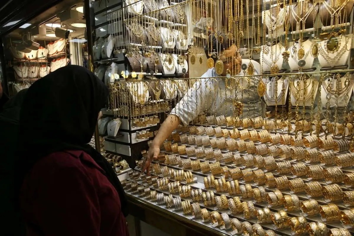 تصویر صف عجیب مردم برای خرید طلای دست دوم | گرانی شدید در راه است؟