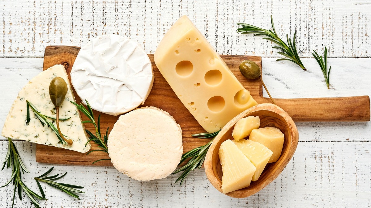 طرز تهیه پنیر آلمانی در خانه + ویدئو | با این روش به راحتی پنیر بوترکیزه درست کنید