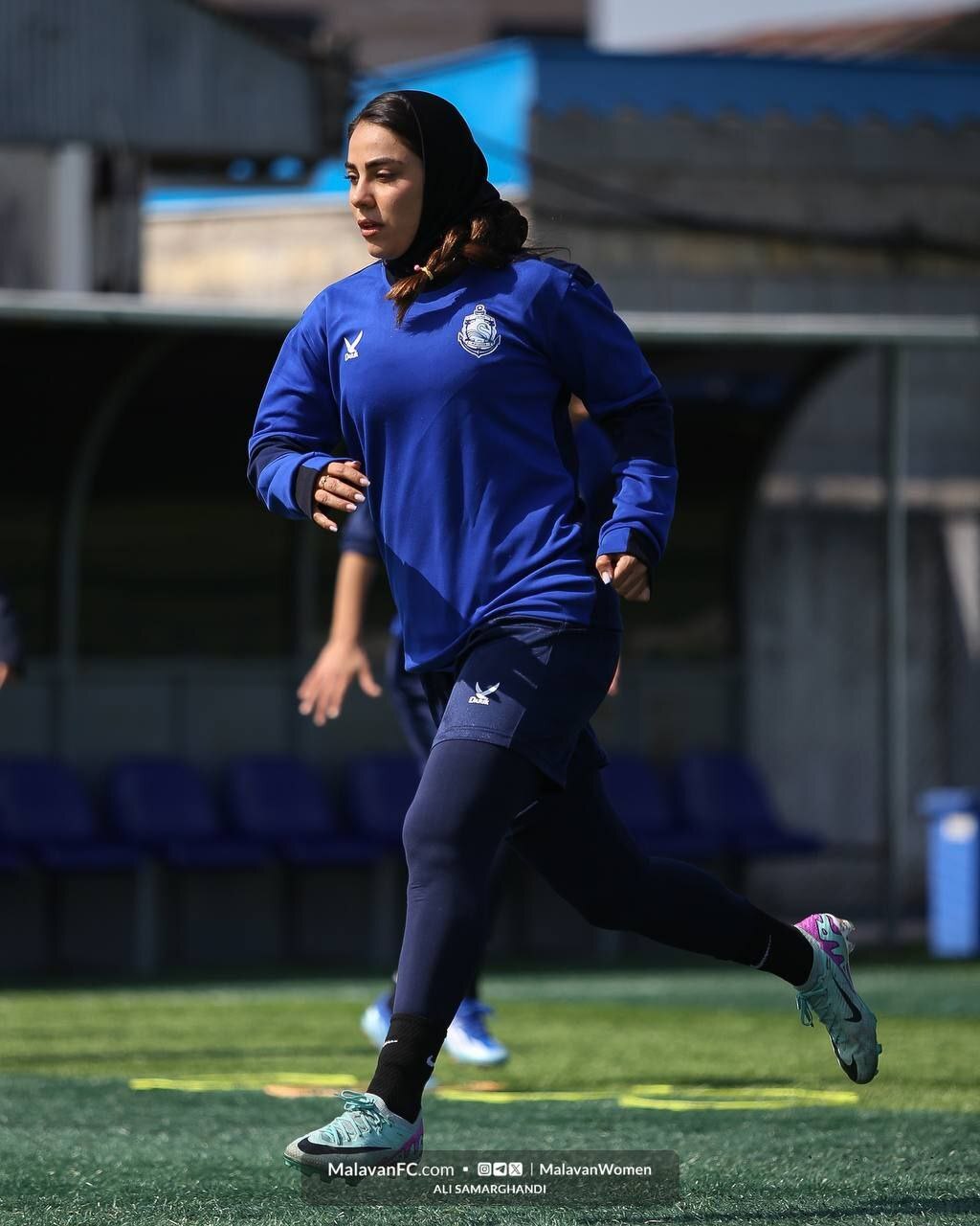 تصاویر متفاوت تمرین تیم زنان ملوان بندرانزلی | حجاب بازیکنان هنگام تمرین را ببینید