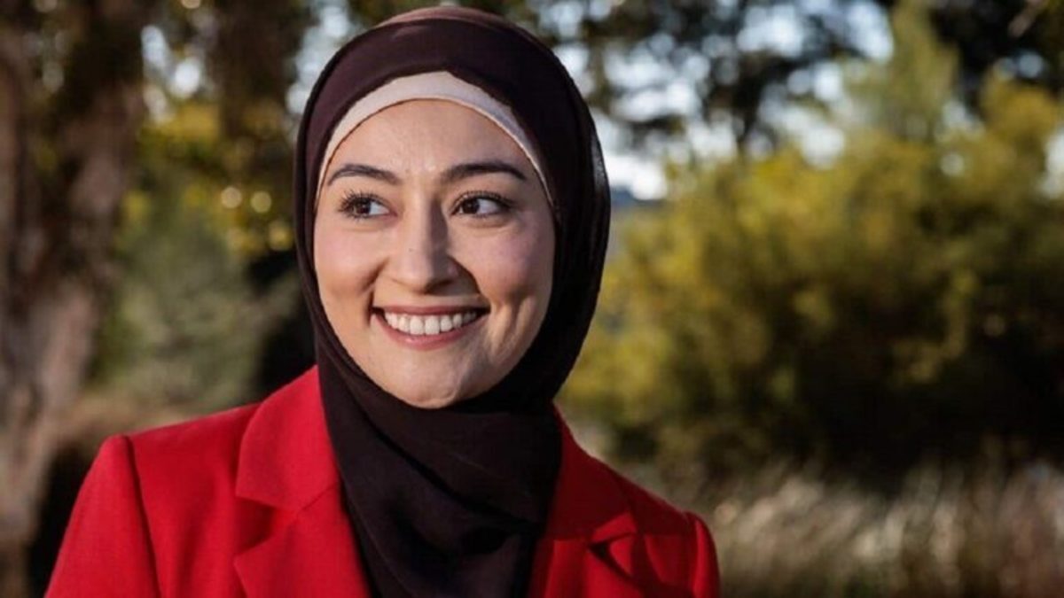 خانم افغانستانی در مجلس سنای استرالیا شعرخوانی کرد