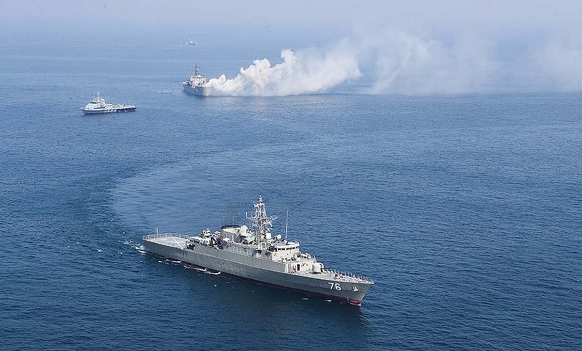 تصاویر تیراندازی ناوهای ارتش ایران به سمت اهداف دریایی | حرکت یگان‌های شناور ایران، چین و روسیه به شمال اقیانوس هند