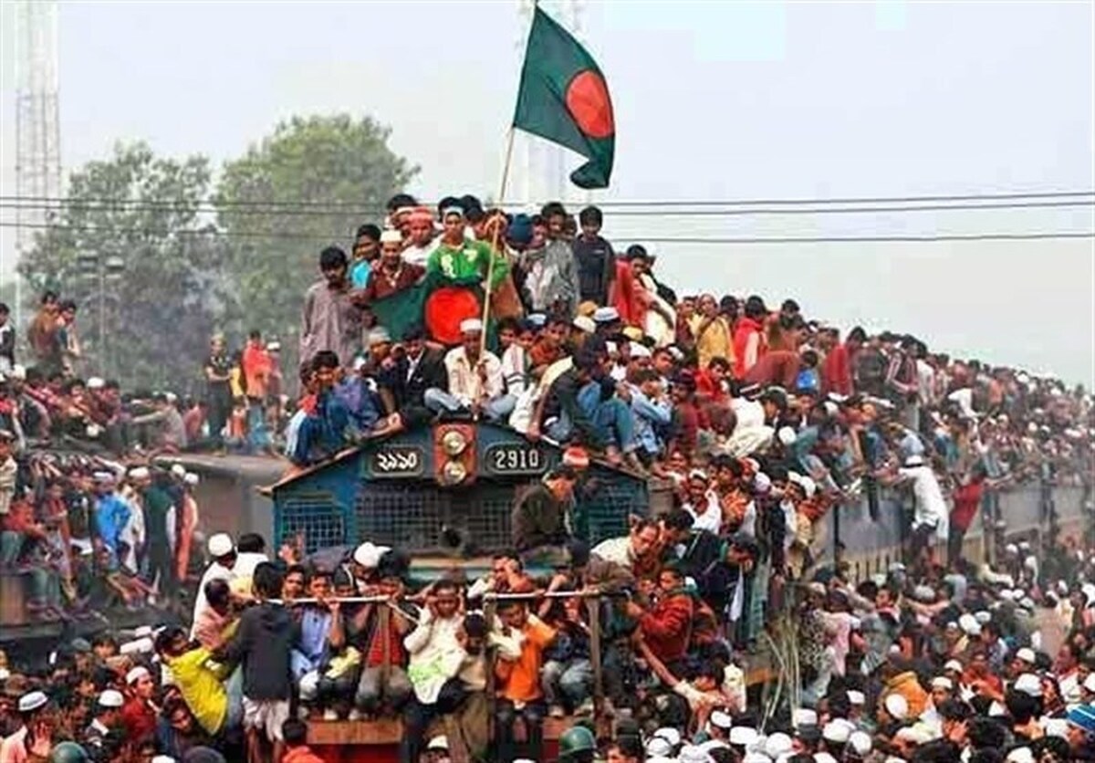 تصاویری تکان‌دهنده از سوار شدن مردم بنگلادش به قطار + ویدئو | وضعیت وحشتناک این قطار مسافربری را ببینید
