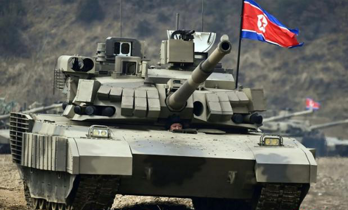 تصاویر تانک‌ سواری رهبر کره شمالی در یک رزمایش نظامی ؛ کیم از قدرتمندترین تانک جهان رونمایی کرد | کیم جونگ اون خواستار آماده شدن برای جنگ داد