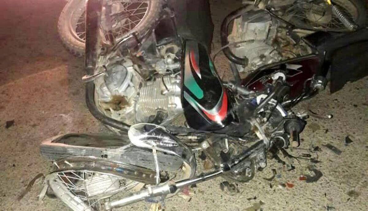 تصاویر انفجار وحشتناک دو موتورسیکلت پس از برخورد به هم در نصیرشهر | تصادف باورنکردنی موتورها در نصیرشهر را ببینید؛ موتورها پودر شدند!