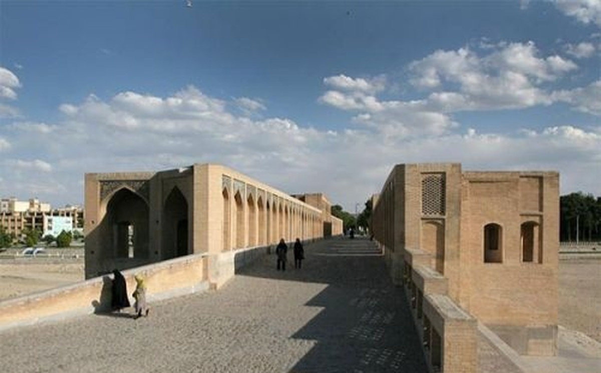 تصاویر تلخ تخریب پل خواجو با نارنجک در چهارشنبه‌سوری