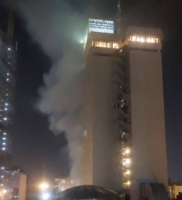 تصاویر آتش سوزی خطرناک هتل معروف تهران | درگیری جنجالی مدیران هتل با آتش‌نشانان ؛ چرا اینقدر زیادید؟ | این هتل تاییدیه ایمنی ندارد!