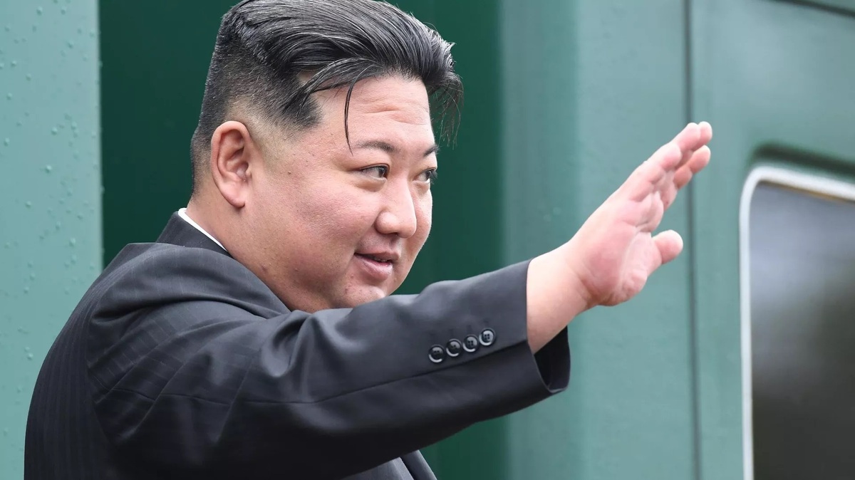 تصاویر خودروی خاصی که پوتین به رهبر کره شمالی هدیه داد + ویدئو | ماشین سواری کیم جونگ اون در خیابان‌های پیونگ‌یانگ