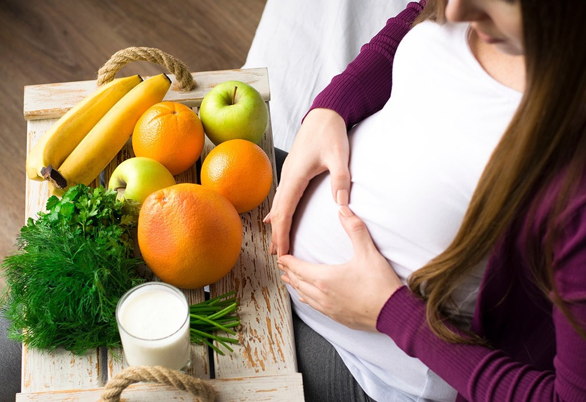 رژیم بارداری؛ روی این مواد مغذی ضروری تمرکز کنید!| تغذیه مناسب برای وزن گیری جنین در ۳ ماه اول بارداری