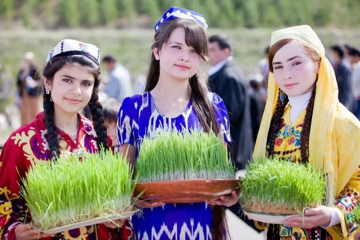 شیوه دیدنی پخت سمنو در ازبکستان + ویدئو | سنت جالب پختن سومالاک در آستانه بهار را ببینید