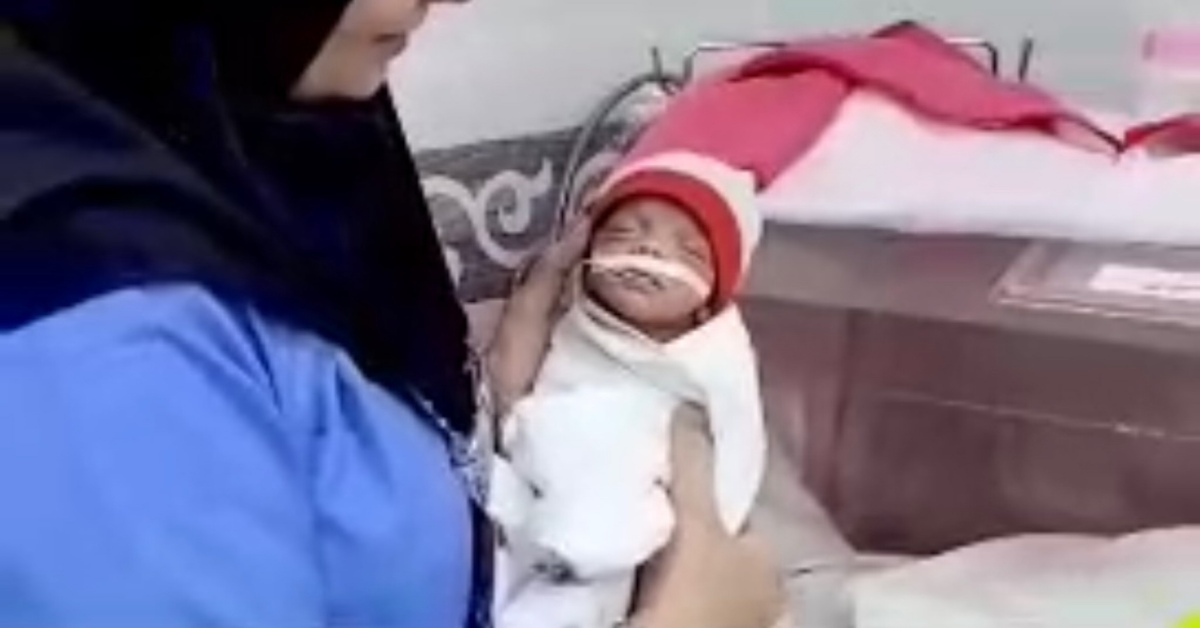 تصاویر وضعیت غم‌انگیز نوزاد رها شده در پارک مشهد + ویدئو | وزن کودک به یک کیلوگرم هم رسید | دختر بی پناه در یک شب زمستانی نجات یافت