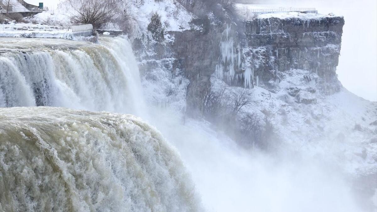 آبشار نیاگارا یخ زد | تصاویر شگفت‌انگیز از یخ زدن آبشار نیاگارا
