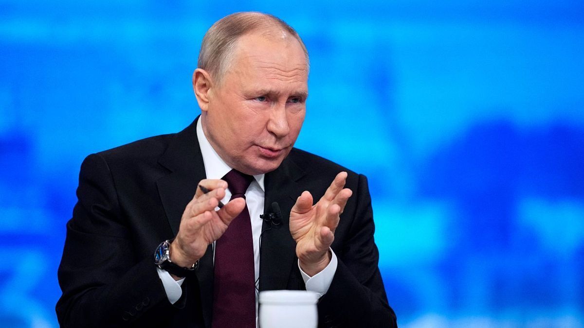 تصاویر متفاوت پوتین که اینگونه قوی سپید اتمی را به پرواز درآورد | رئیس جمهور روسیه در کابین بمب‌ افکن توپولوف ۱۶۰-ام