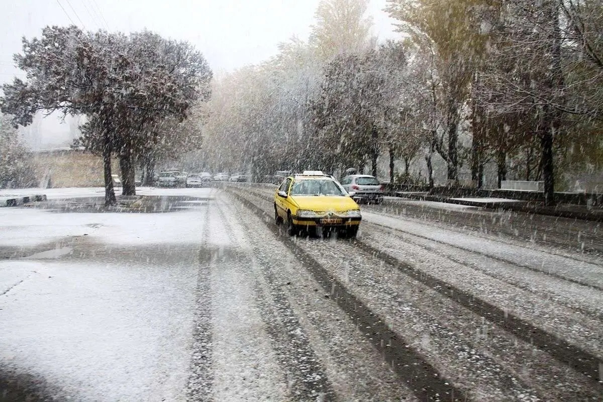 تهران سفیدپوش شد | تصاویری جذاب از بارش برف در پایتخت + ویدئو