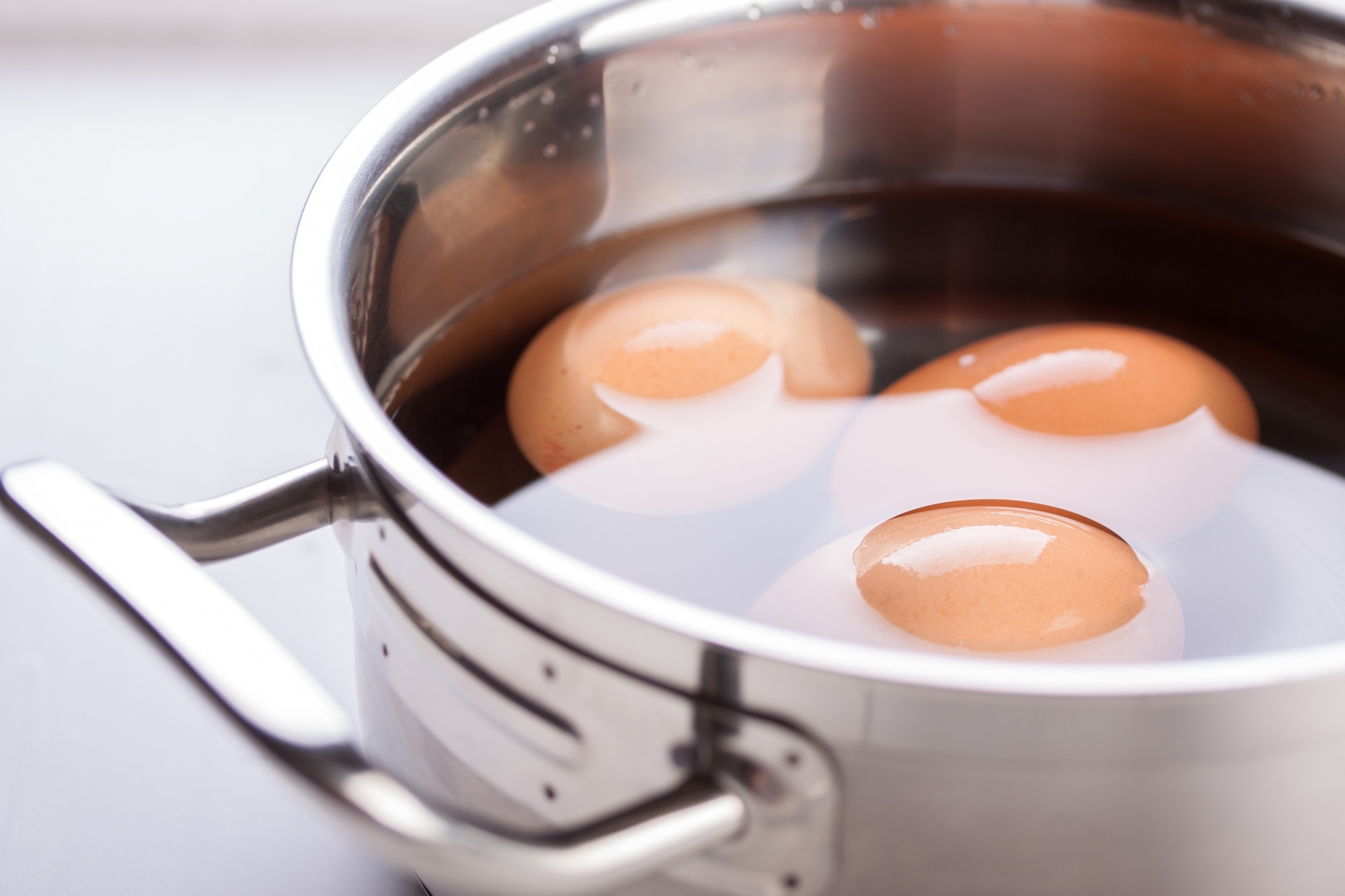 تخم مرغ آب پز یا املت؛ کدام بهتر است؟ | نگاهی به ارزش غذایی این ماده غذایی مغذی