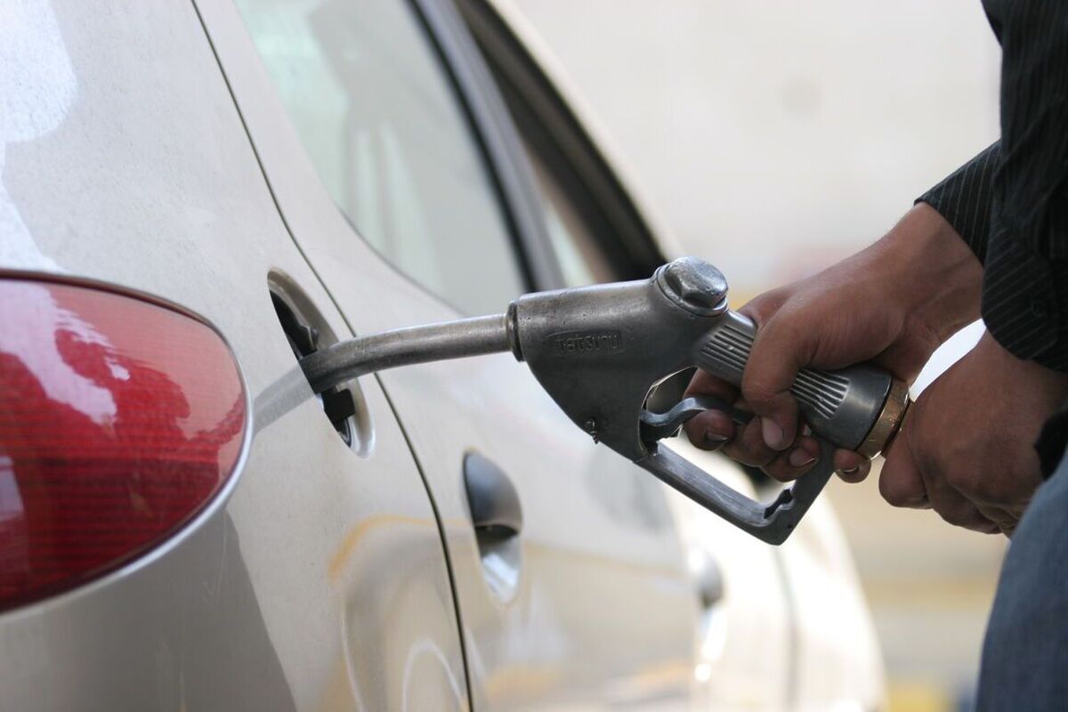 نماینده جنجالی مجلس خواستار افزایش قیمت بنزین شد | با خوردن پول نفت به جایی نمی‌رسیم!