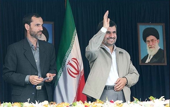 قیمت کاپشن‌ ساده زیستی احمدی نژاد چند میلیون تومان شد! ؛ قیمت‌ها را ببینید | واکنش احمدی نژاد به سوال خبرنگار فرانسوی درباره کاپشن معروفش