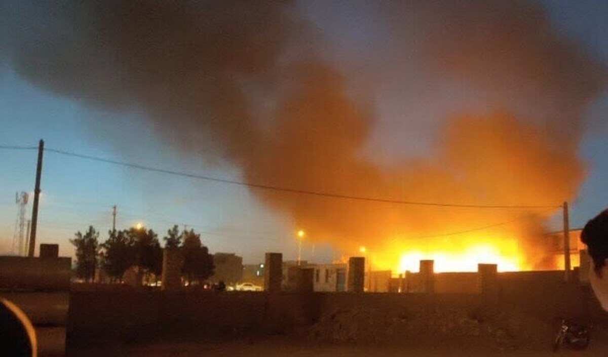 وضعیت اعتراضات در میبد؛ محل کار چند افغانی را آتش زدند | یک مامور پلیس هم زخمی شد