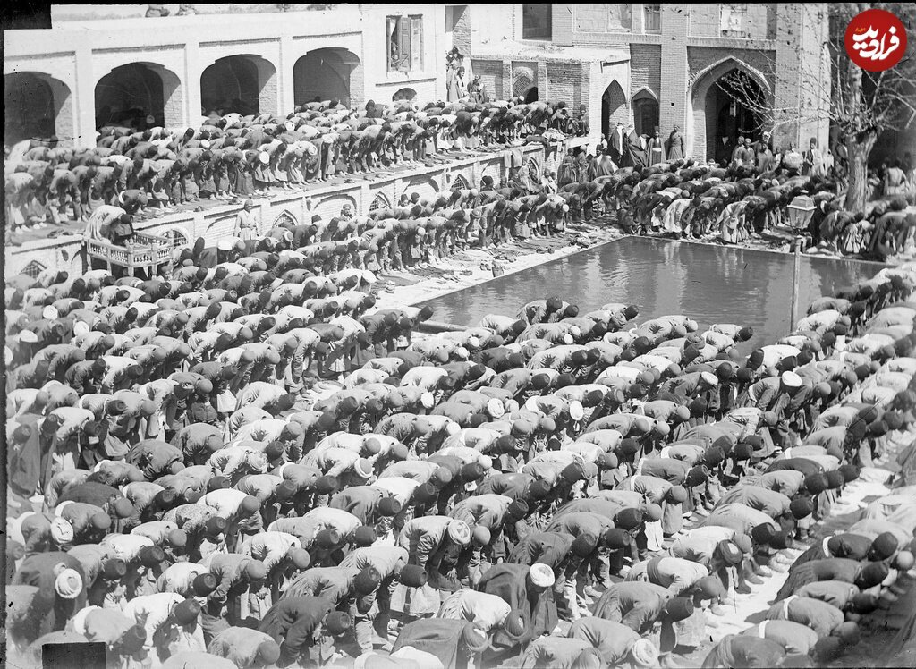 قدیمی‌ترین عکس از برگزاری نماز جمعه در ایران را ببینید