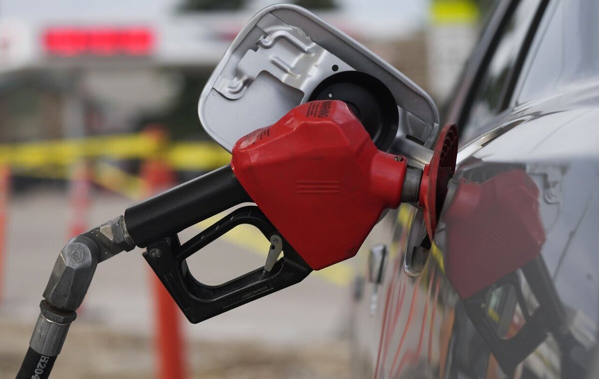 برنامه دولت رئیسی برای افزایش قیمت بنزین | افشاگری یک نماینده مجلس ؛ بندی که مجلس حذف کرد