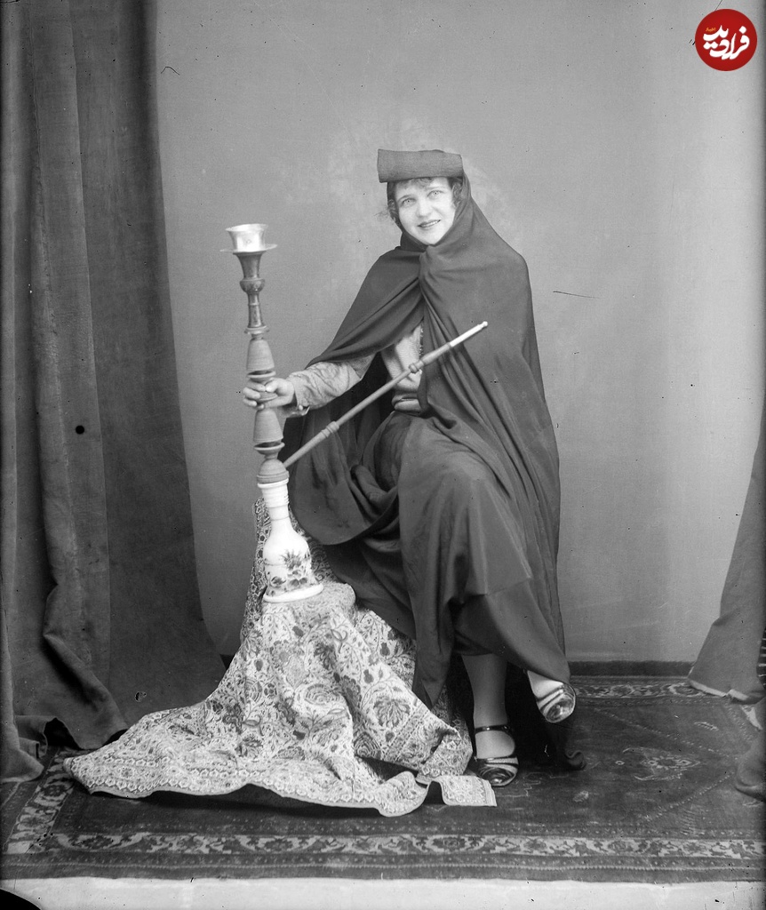 تصویر نایاب یک زن غربی با چادر و قلیان در دوره قاجار