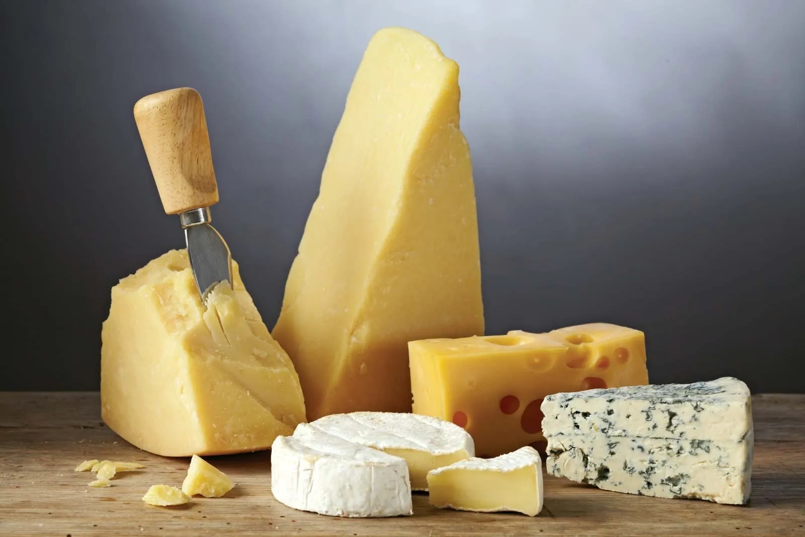 آیا پنیر لاغر می‌کند ؟ | پنیرهای مفید برای کاهش وزن را بشناسید ؛ خطرات مصرف بیش از حد پنیر | کدام پنیر برای چربی شکم خوب است؟