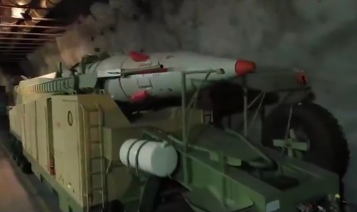 تصاویر دیده نشده از پایگاه زیرزمینی موشک‌های بالستیک ایران | حجم قابل توجه موشک‌های سپاه در این پایگاه زیرزمینی را ببینید + ویدئو