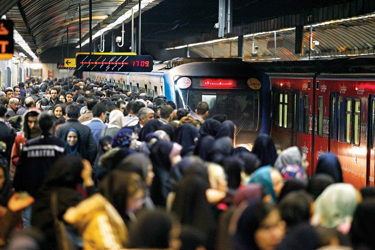 تصویر خبرساز و جنجالی حضور پرتعداد مهاجرین افغانستانی در متروهای تهران!