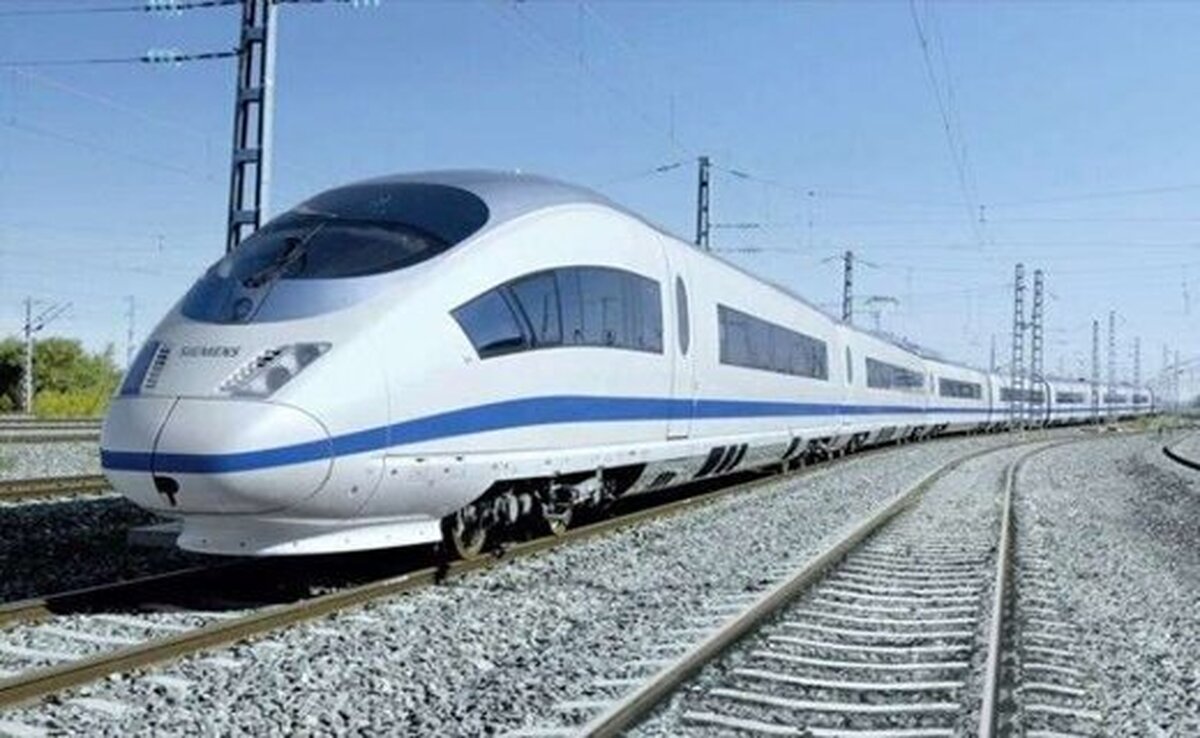 تصاویر قطار سریع السیر چین ؛ ایستگاه ووهان + ویدئو | سرعت عجیب حرکت قطار را ببینید