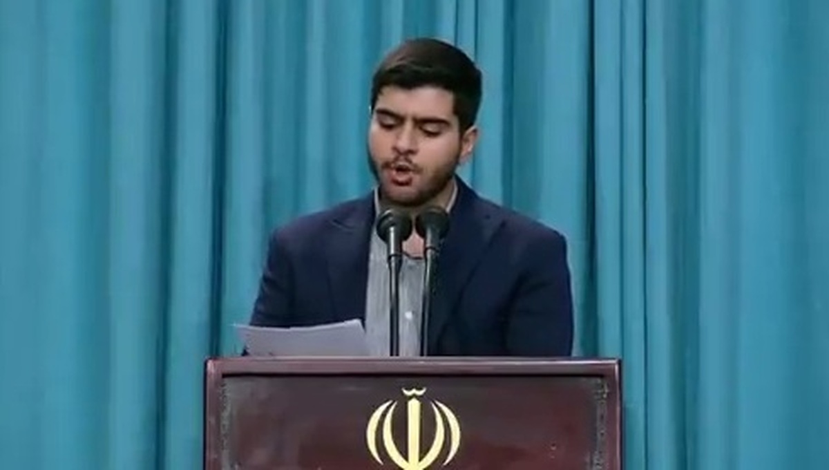 انتقادهای یک دانشجو از رئیسی در برابر رهبر انقلاب ؛ از دلار ۶۵ هزار تومانی تا پراید ۳۰۰ میلیون تومانی | نمی توانیم ولنگاری غربی و فریب دختران ایرانی را تحمل کنیم