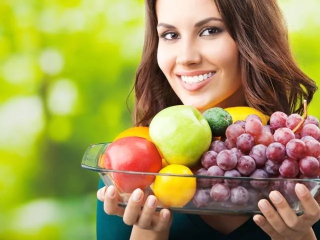 بهترین زمان برای خوردن میوه ؛ عوارض خوردن میوه قبل از غذا را بشناسید | این موقع میوه بخورید چاق می‌شوید