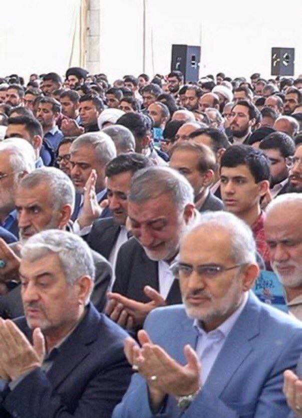تصویر خبرساز و پربازدید زاکانی در نماز عید فطر | گریه‌ شدید در هنگام قنوت!