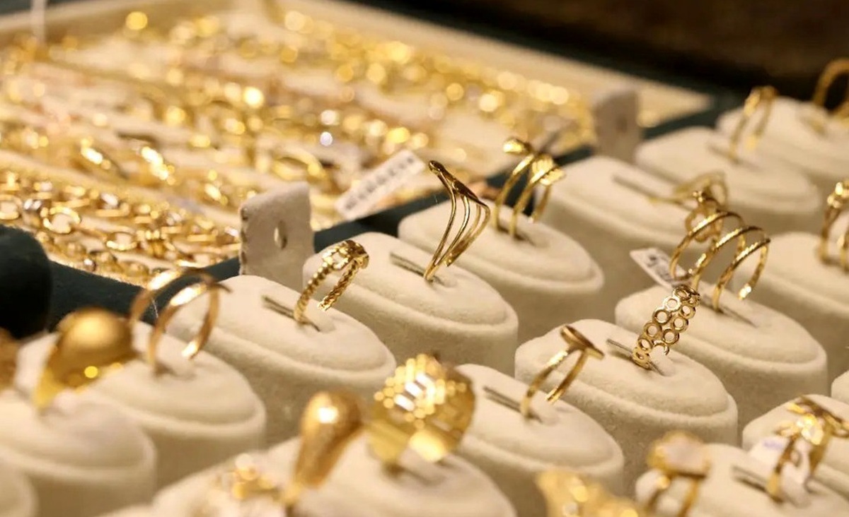 طلا دوباره گران شد ؛ سکه هم جهشی شد | جدیدترین قیمت سکه و طلا در بازار تهران | هر گرم طلای ۱۸ عیار چند شد؟