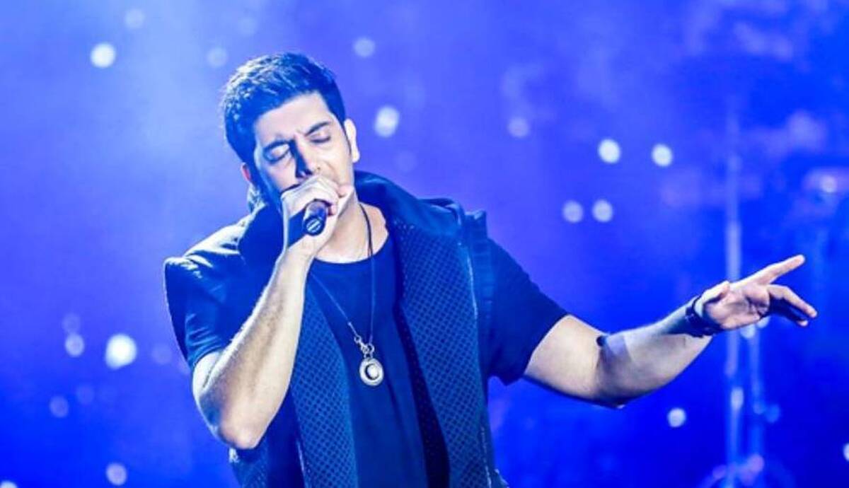 تصاویر جنجالی کنسرت فرزاد فرزین + ویدئو | پخش صدای آقای خواننده در حین سکوت روی صحنه!