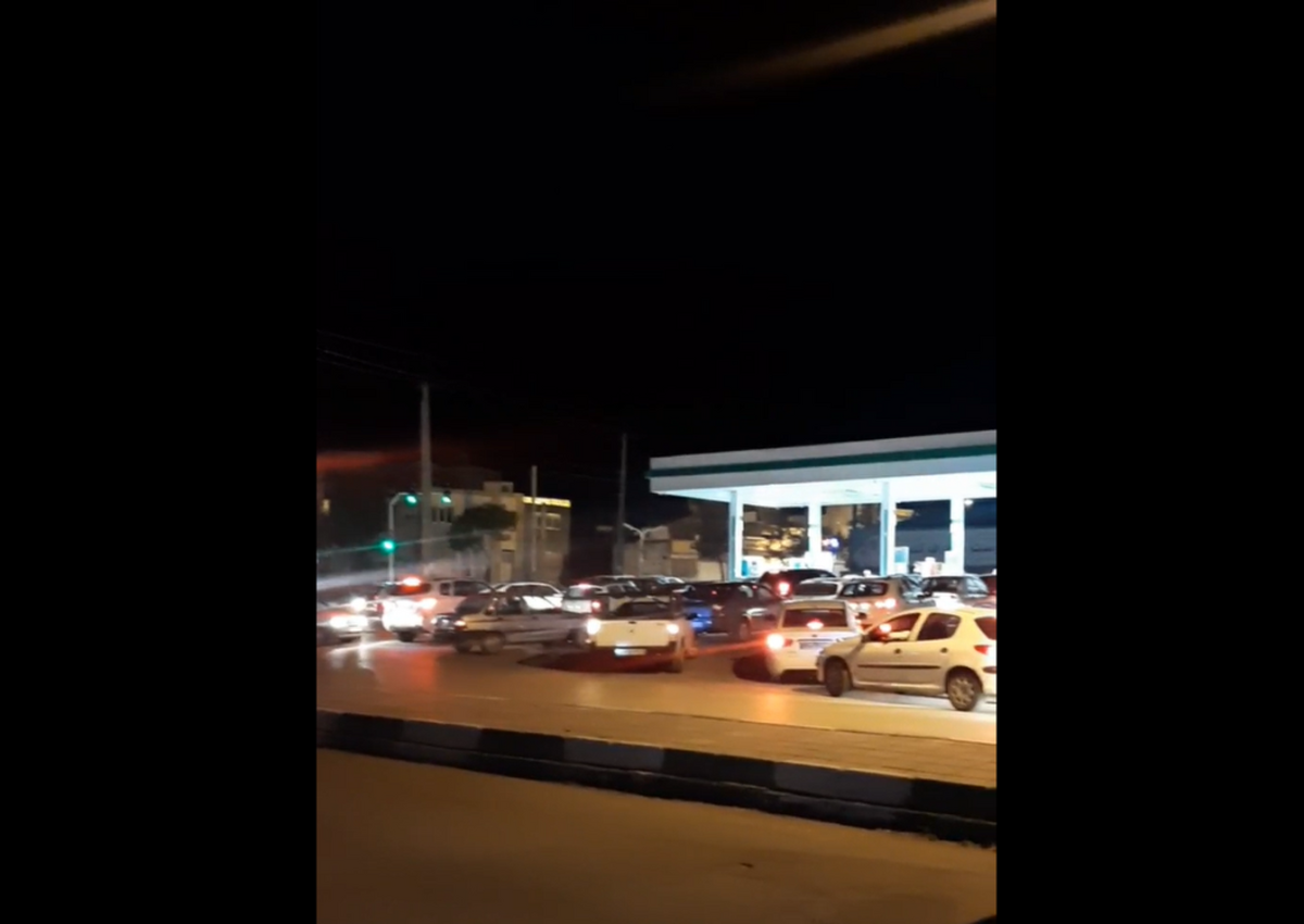 تصاویر صف طولانی پمپ بنزین‌ها در تهران پس از حمله ایران به اسرائیل + ویدئو