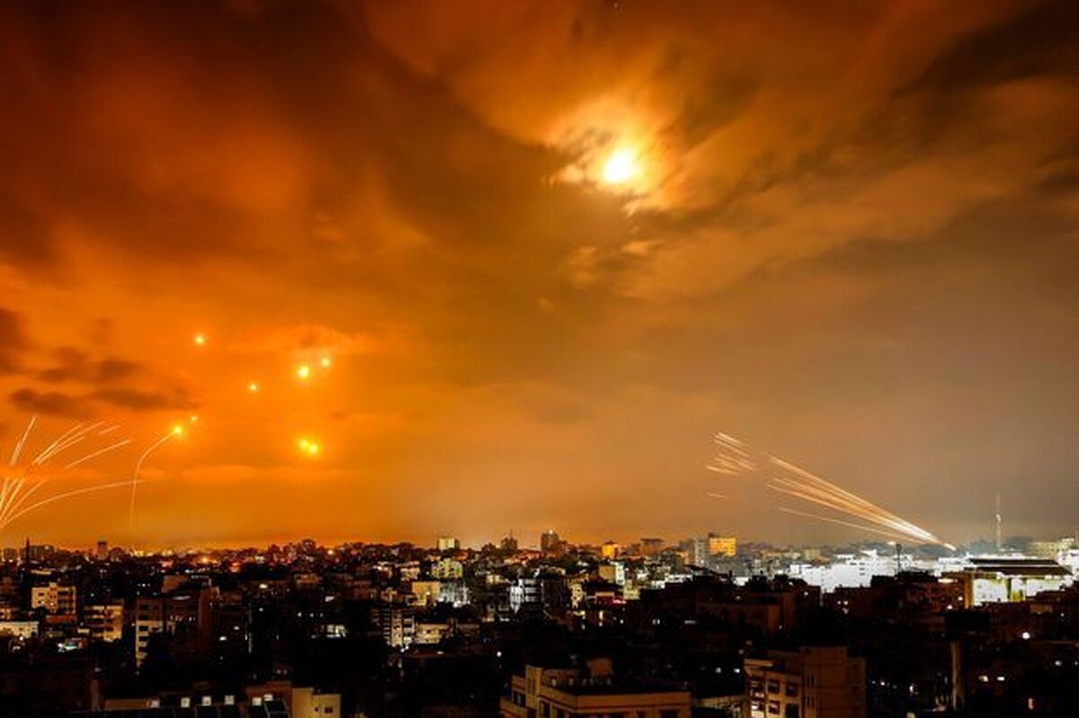 تصاویر حرکت موشک‌های بالستیک ایران به سمت اسرائیل ؛ عبور از آسمان عراق + ویدئو