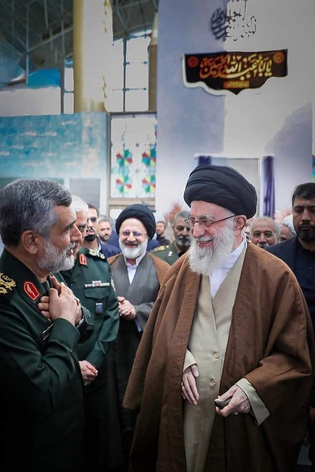 تصویر حرکت خاص سردار حاجی زاده برای ابراز ارادت به رهبر انقلاب | واکنش رهبری را ببینید